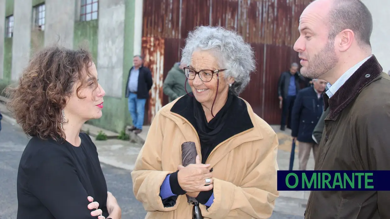 Dezenas de pessoas celebraram na Azinhaga centenário de José Saramago