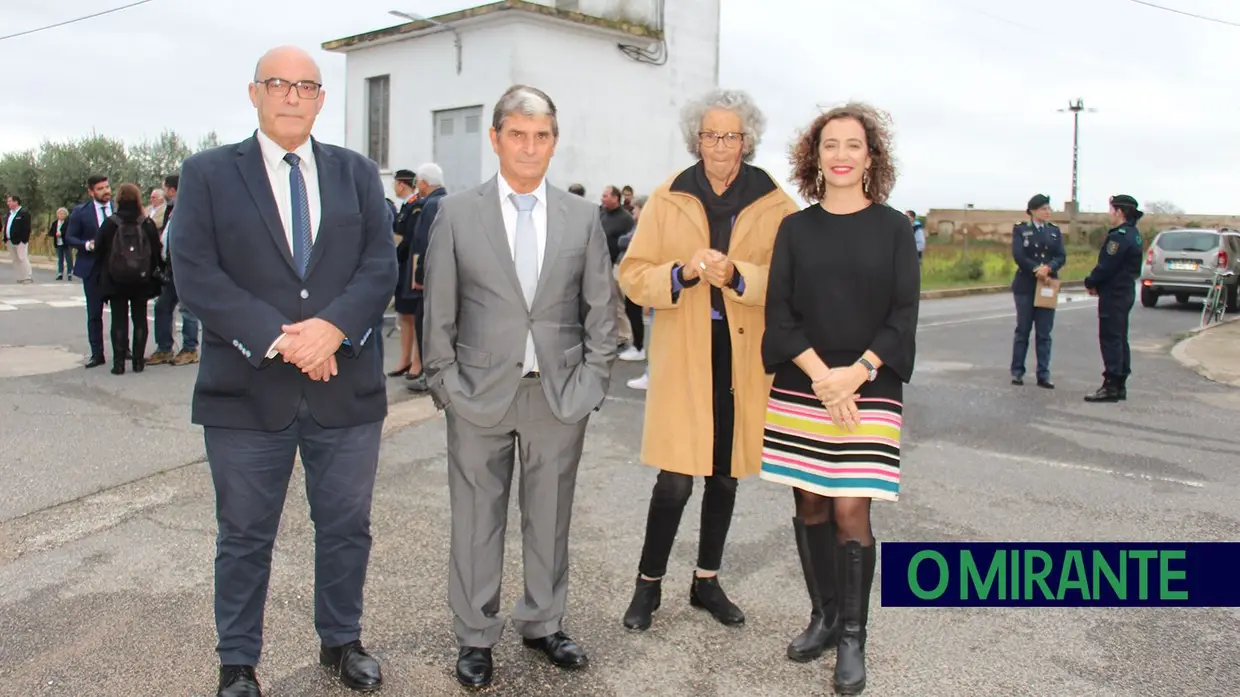 Dezenas de pessoas celebraram na Azinhaga centenário de José Saramago