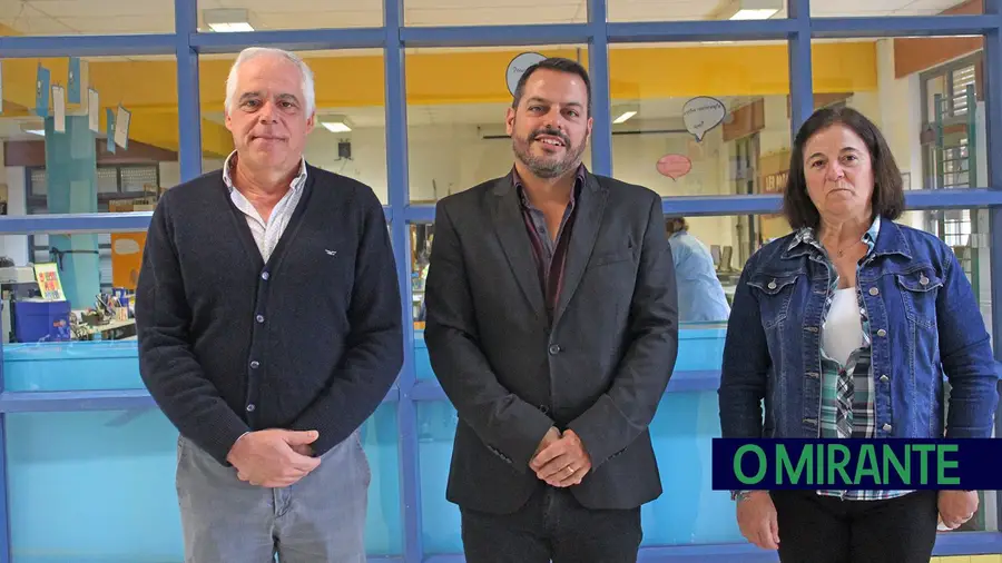 Junta de Alverca e Sobralinho entrega materiais escolares a alunos carenciados Junta de Alverca e Sobralinho entrega materiais escolares a alunos carenciados