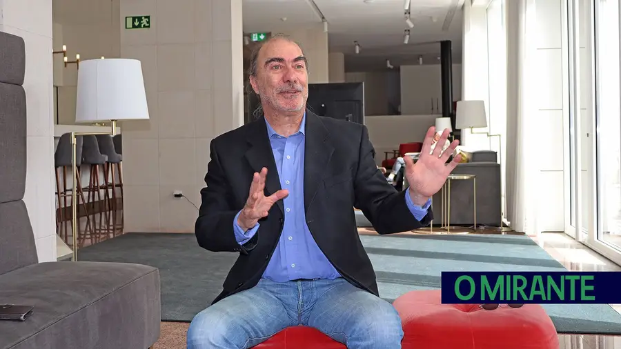 Jorge Perfeito: o cronista de Ourém que não poupa adjectivos para classificar os políticos locais Jorge Perfeito: o cronista de Ourém que não poupa adjectivos para classificar os políticos locais