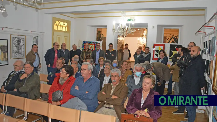 Moradores de Alverca enchem salão nobre para dizer não à união com o Sobralinho Moradores de Alverca enchem salão nobre para dizer não à união com o Sobralinho