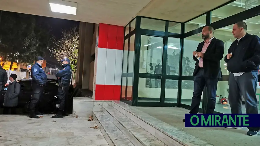 Sócios inviabilizam realização de assembleia geral polémica no Vilafranquense Sócios inviabilizam realização de assembleia geral polémica no Vilafranquense