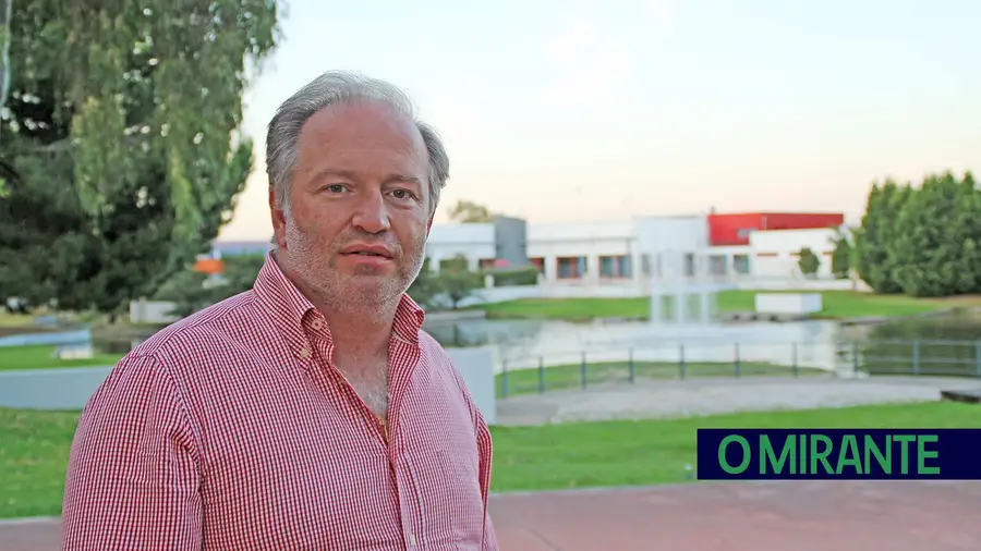 “A nossa excessiva centralidade não permite atribuir verbas para investimentos fora dos fundos comunitários” “A nossa excessiva centralidade não permite atribuir verbas para investimentos fora dos fundos comunitários”