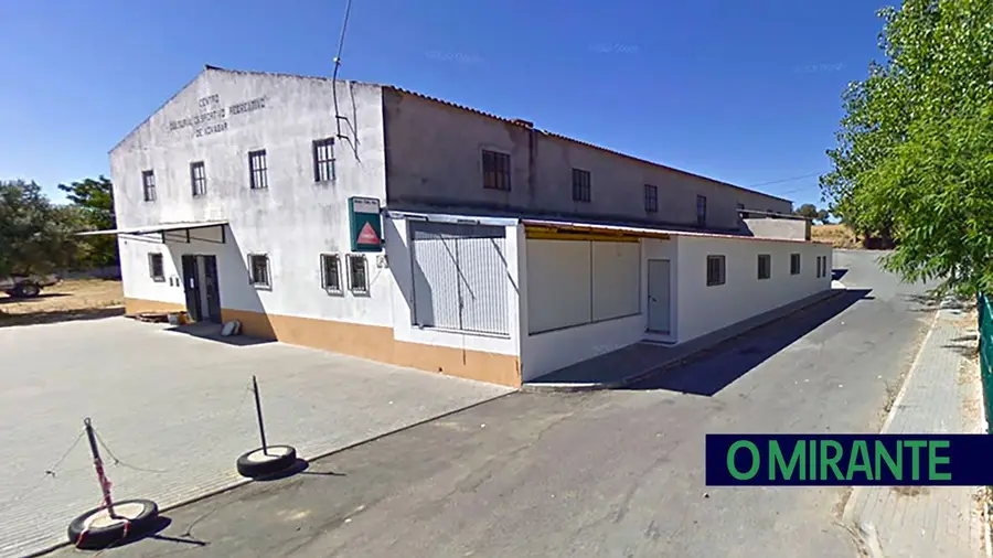 Colectividade de Advagar recebe apoio para obras na sede Colectividade de Advagar recebe apoio para obras na sede