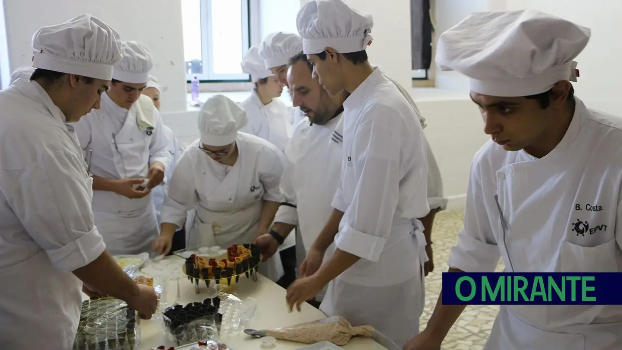 Alunos da Escola do Vale do Tejo deram outro sabor ao Galardão Empresa do Ano