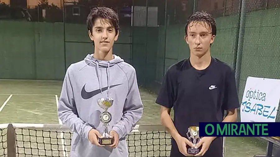 Martim Salvador continua a somar êxitos no ténis Martim Salvador continua a somar êxitos no ténis