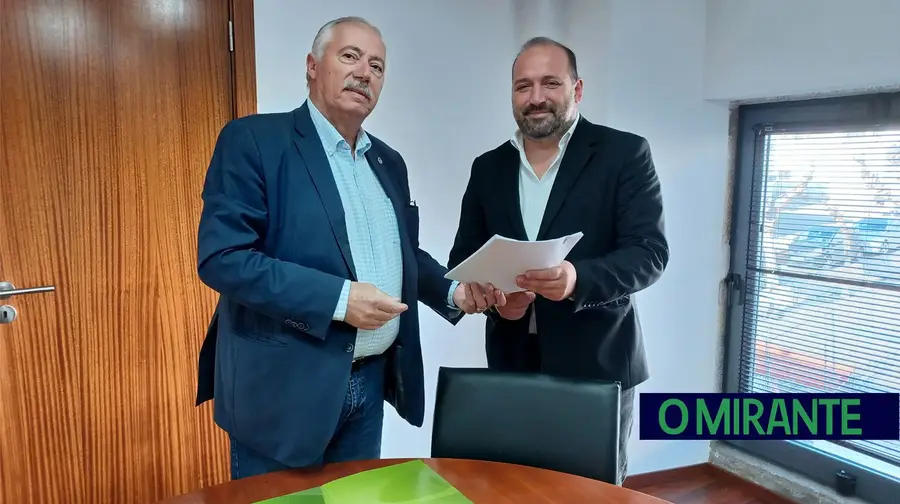Fibra óptica vai chegar a mais 1.300 casas do concelho de Azambuja Fibra óptica vai chegar a mais 1.300 casas do concelho de Azambuja