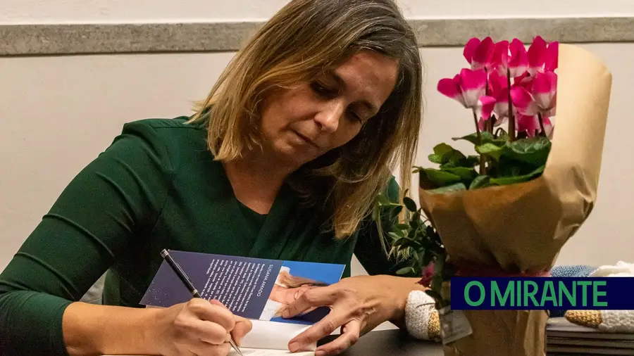 Livro com relatos de uma enfermeira da emergência pré-hospitalar Livro com relatos de uma enfermeira da emergência pré-hospitalar