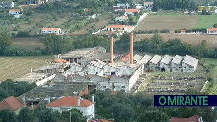 Grupo comercial destrói chaminés históricas em Torres Novas e câmara embarga obra Grupo comercial destrói chaminés históricas em Torres Novas e câmara embarga obra