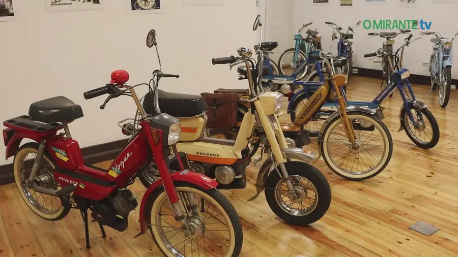 A paixão por motorizadas mobilettes virou exposição em Santarém
