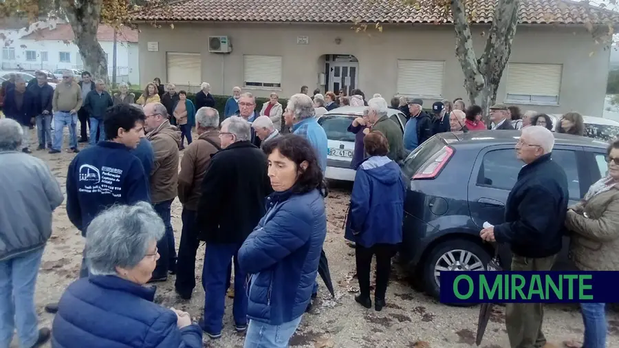 População manifesta-se em Casais da Igreja contra falta de médicos
