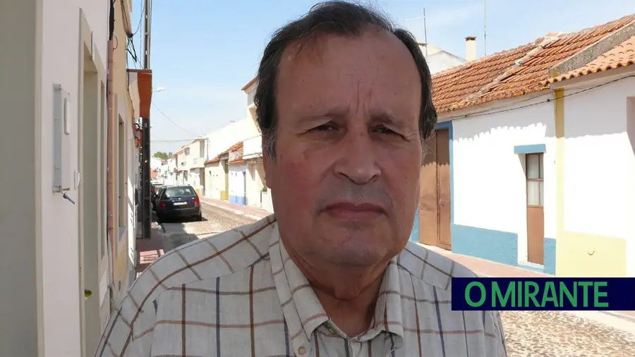 Morreu o professor e radioamador Eurico Ferreira de Almeirim Morreu o professor e radioamador Eurico Ferreira de Almeirim