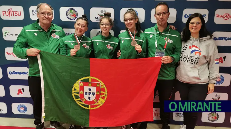 Ginastas do clube de Salvaterra são prata no campeonato do mundo de Trampolim Ginastas do clube de Salvaterra são prata no campeonato do mundo de Trampolim