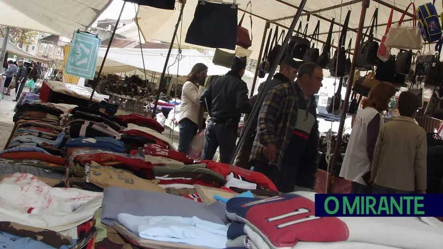 Feira de Pernes anima feriado com tasquinhas, baile e música