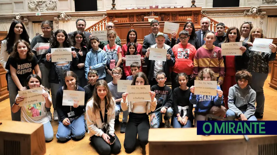 Alunos de Benavente visitaram Assembleia da República Alunos de Benavente visitaram Assembleia da República
