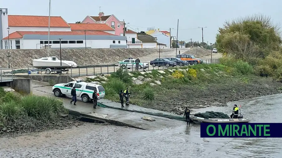 GNR apreende redes para pesca ilegal de meixão