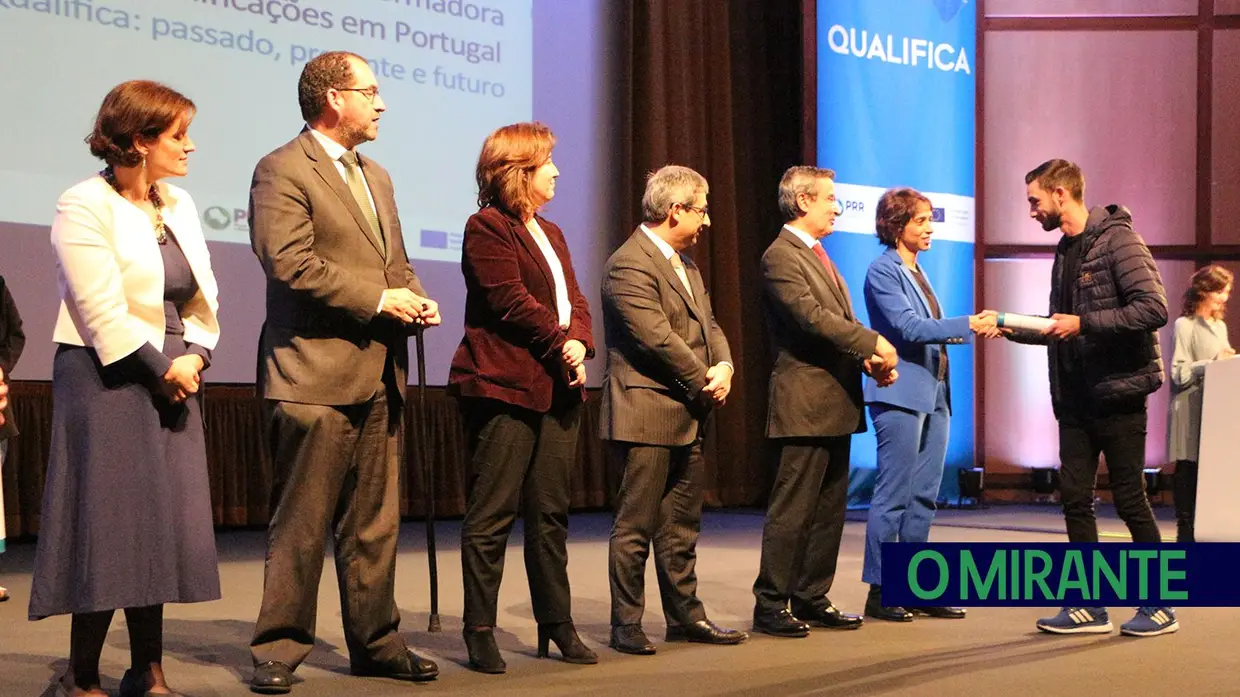Diplomas Qualifica entregues a 40 adultos em Santarém