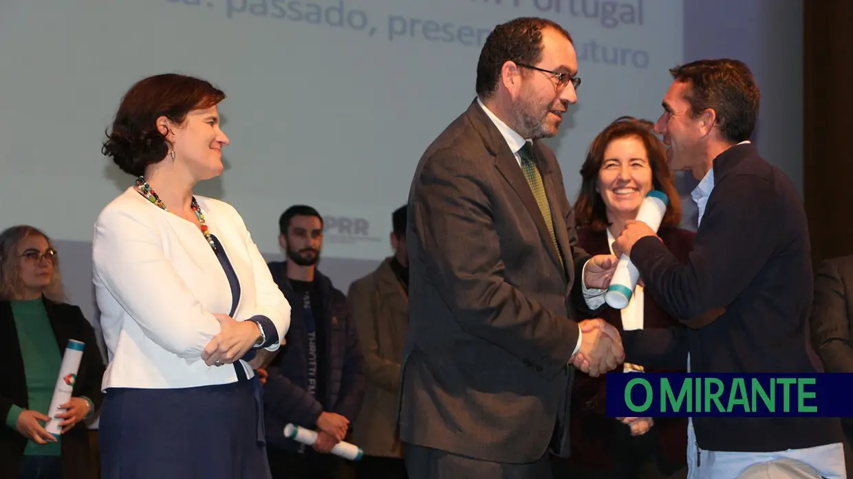 Diplomas Qualifica entregues a 40 adultos em Santarém