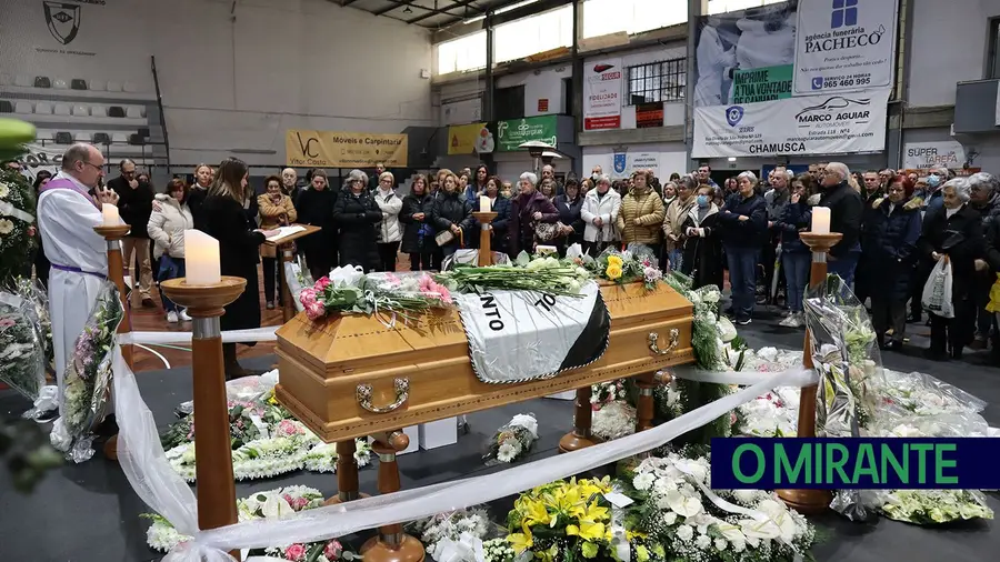 Entroncamento de luto acompanhou Ana Rita e a filha à sua última morada Entroncamento de luto acompanhou Ana Rita e a filha à sua última morada