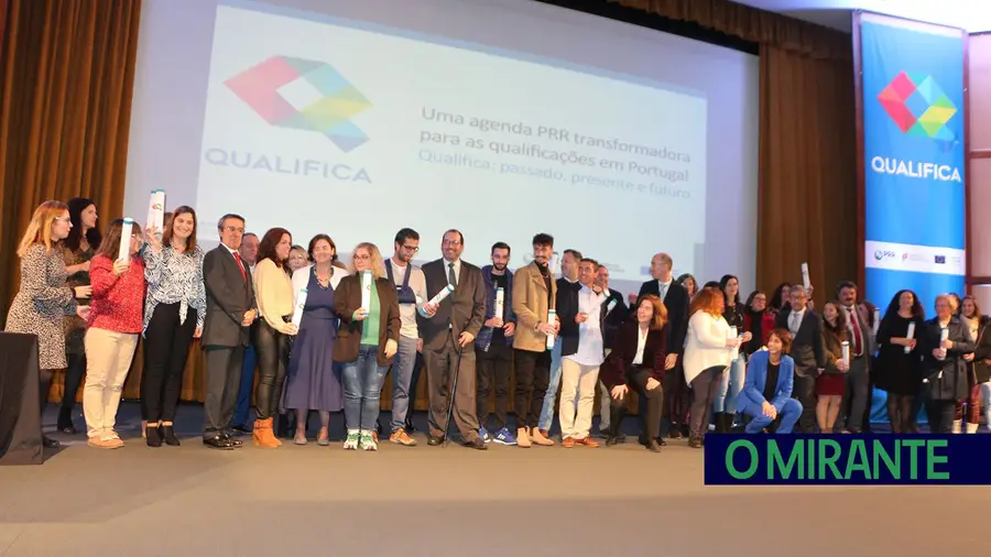 Diplomas Qualifica entregues a 40 adultos em Santarém Diplomas Qualifica entregues a 40 adultos em Santarém