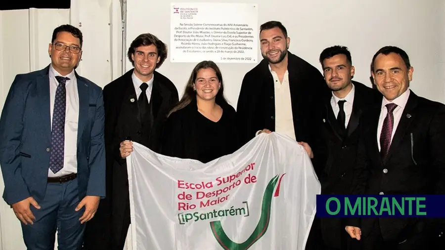 Escola de Desporto de Rio Maior há 25 anos ao serviço do ensino Escola de Desporto de Rio Maior há 25 anos ao serviço do ensino