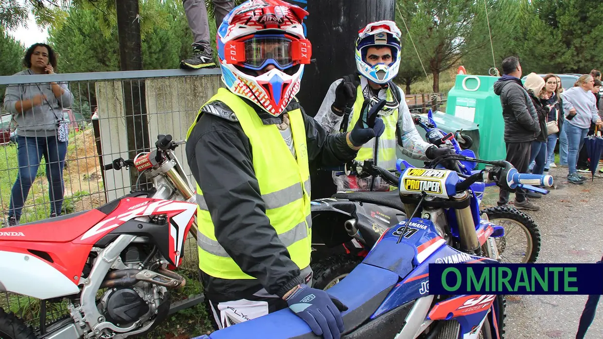 Passeio TT de motos em Marianos com muitos participantes