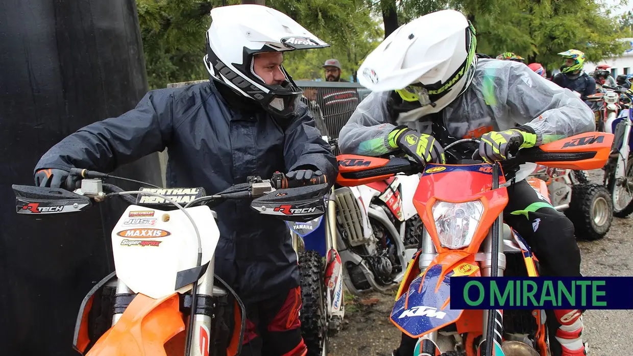 Passeio TT de motos em Marianos com muitos participantes