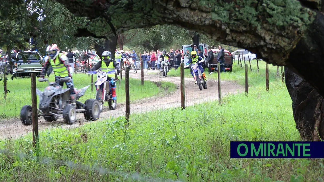 Passeio TT de motos em Marianos com muitos participantes