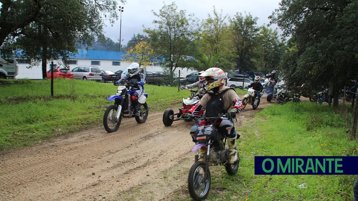 Passeio TT de motos em Marianos com muitos participantes