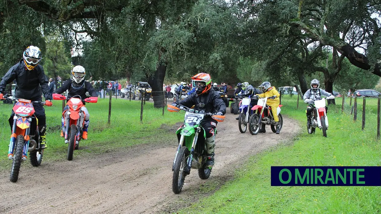 Passeio TT de motos em Marianos com muitos participantes