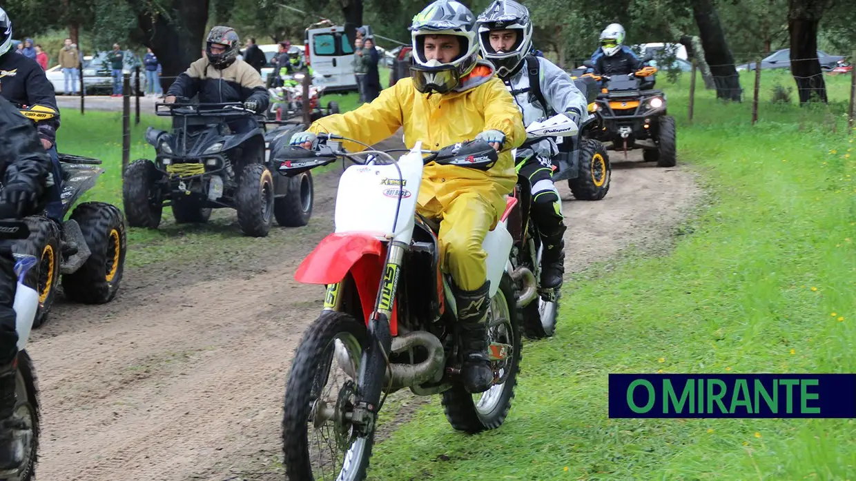 Passeio TT de motos em Marianos com muitos participantes