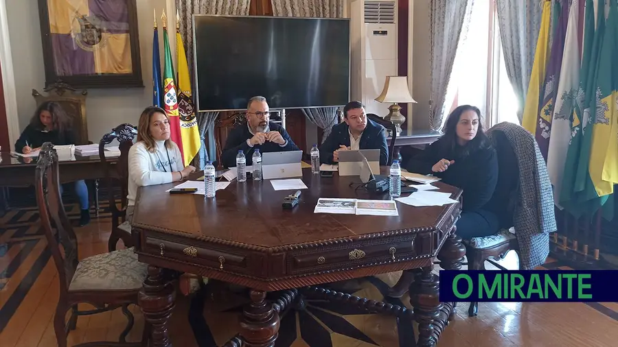 Oposição diz que orçamento da Chamusca é obra de um executivo pouco democrático Oposição diz que orçamento da Chamusca é obra de um executivo pouco democrático