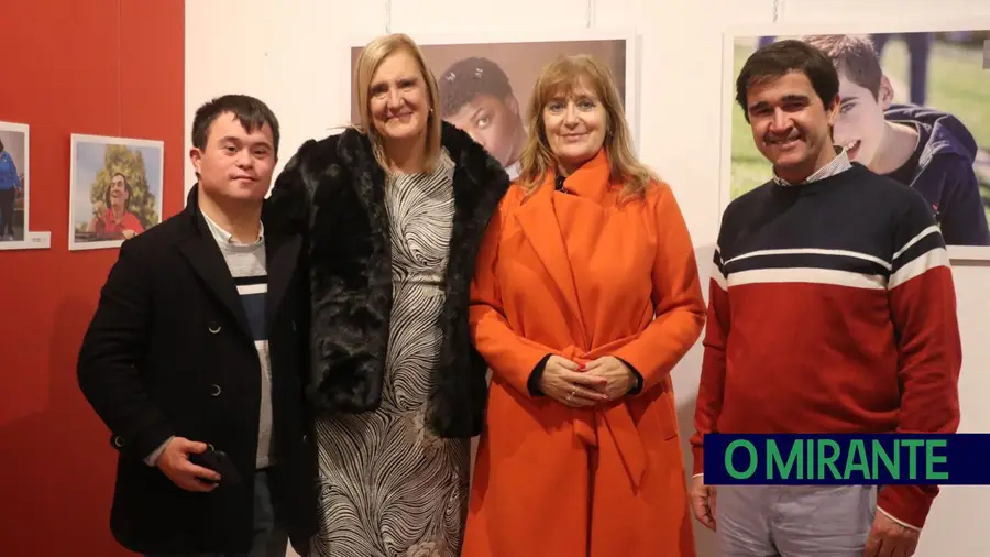 “Sorrisos, Olhares e Afectos” é uma exposição que faz a diferença em Ourém “Sorrisos, Olhares e Afectos” é uma exposição que faz a diferença em Ourém