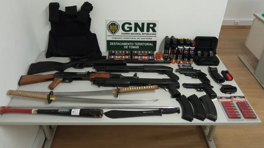 Detido por posse de armas proibidas em Ourém Detido por posse de armas proibidas em Ourém