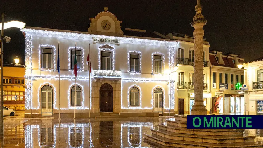 Poupança na iluminação de Natal não convence moradores e comerciantes de Alverca