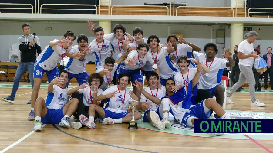 Rio Maior Basket campeão distrital em sub 18 masculinos Rio Maior Basket campeão distrital em sub 18 masculinos