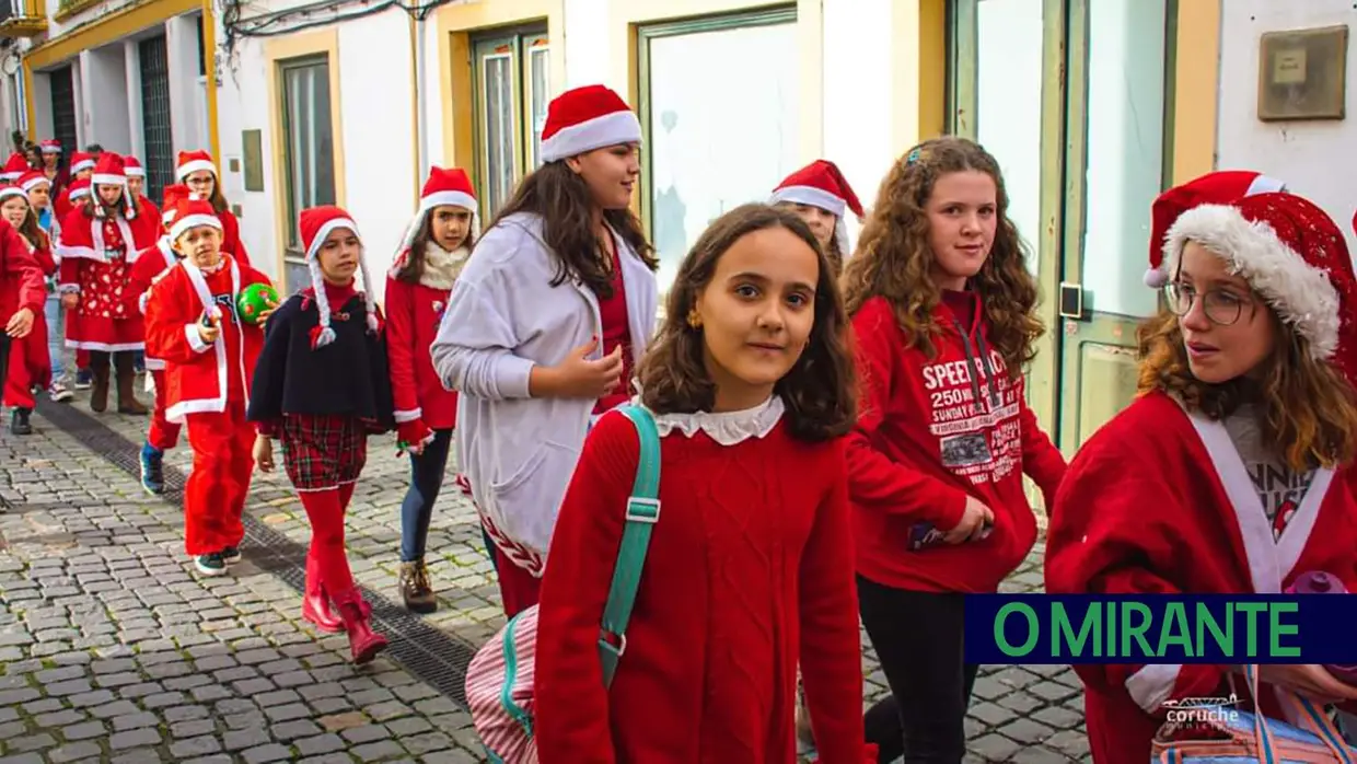 Desfile de Natal em Coruche com mais de 500 participantes