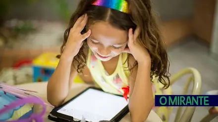 Ministro da Educação italiano proíbe o uso de telemóveis durante as aulas Ministro da Educação italiano proíbe o uso de telemóveis durante as aulas