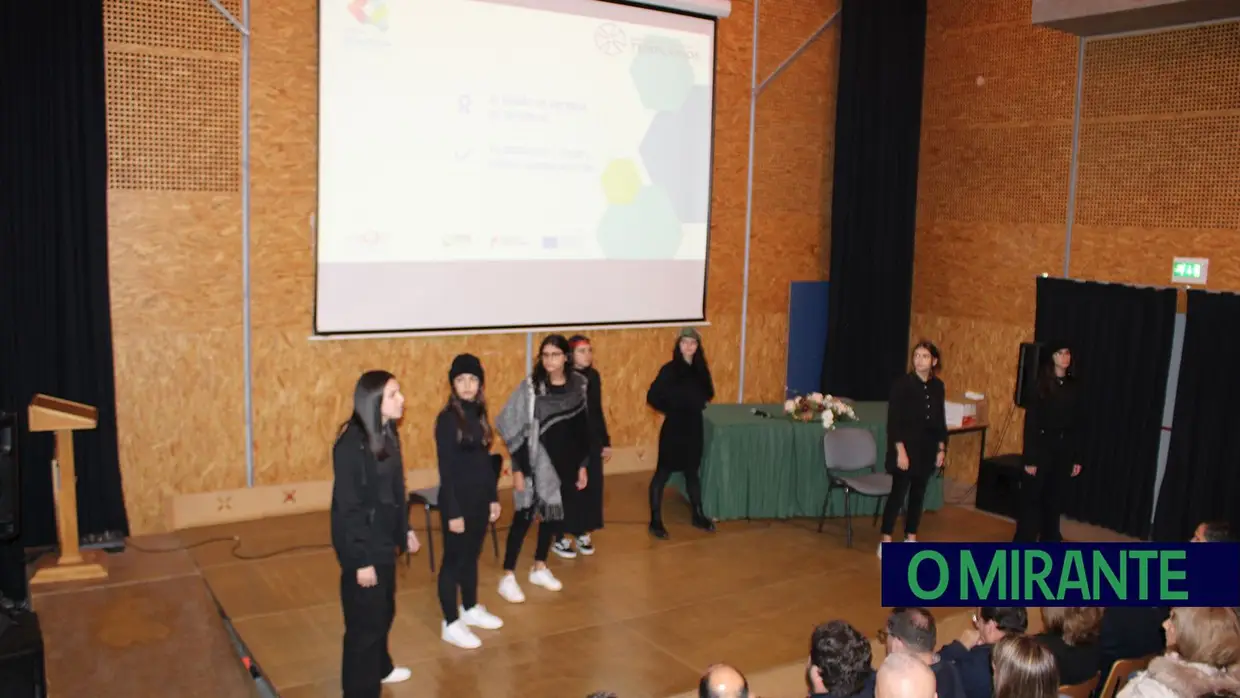 Entrega de diplomas a adultos do Agrupamento de Escolas Templários