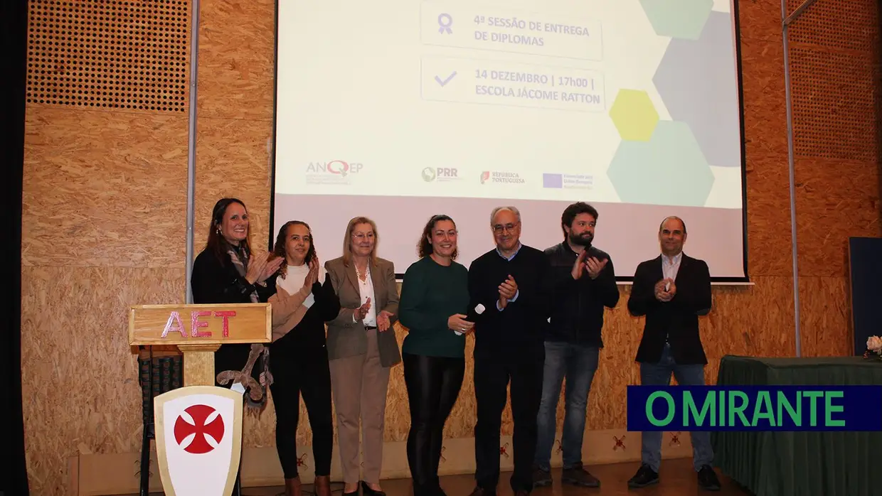 Entrega de diplomas a adultos do Agrupamento de Escolas Templários