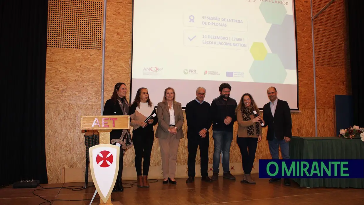 Entrega de diplomas a adultos do Agrupamento de Escolas Templários