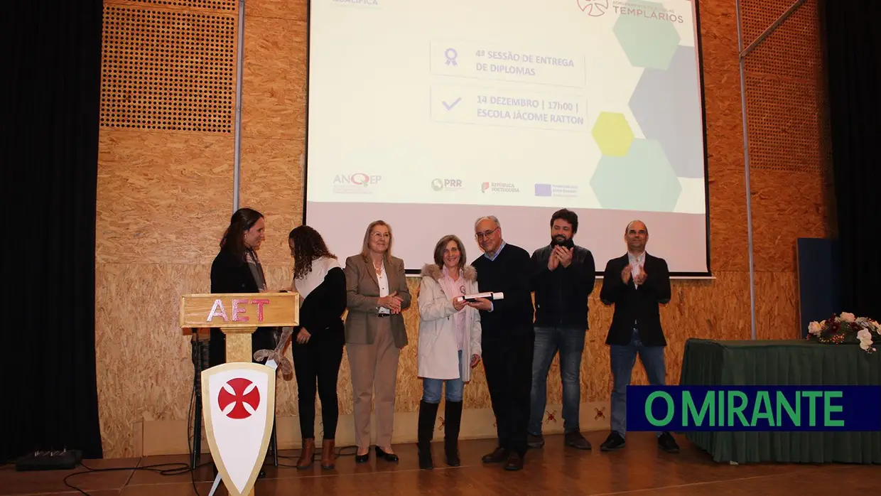Entrega de diplomas a adultos do Agrupamento de Escolas Templários