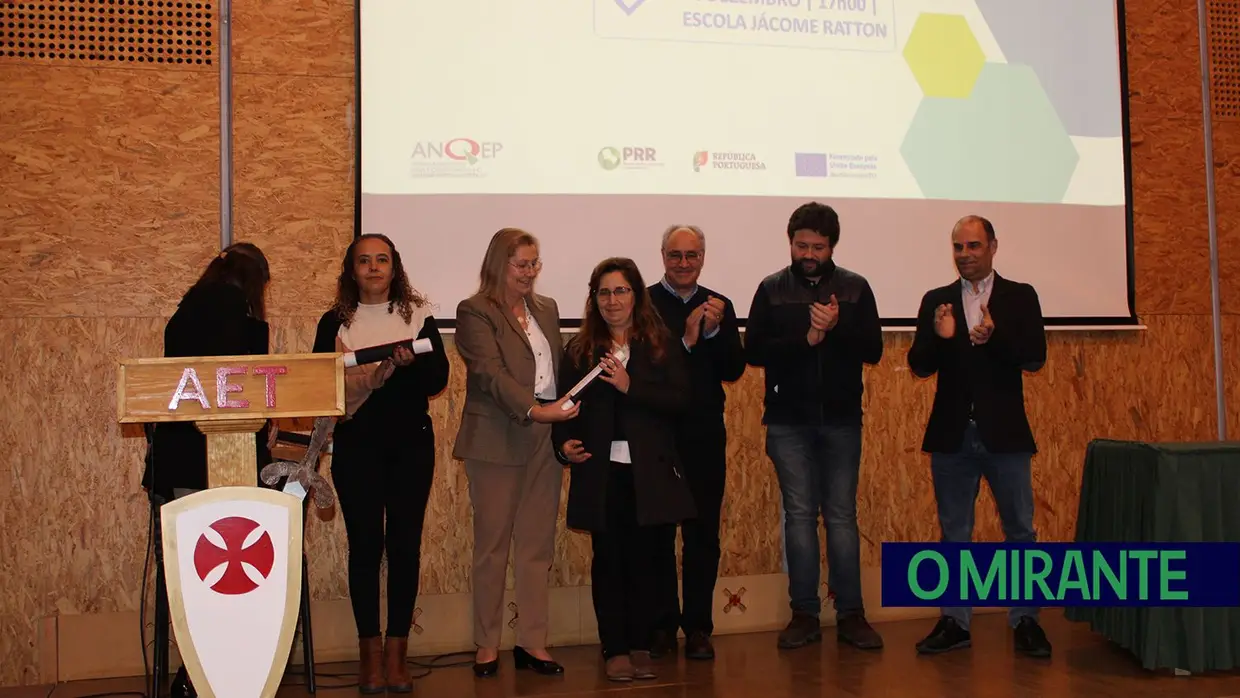 Entrega de diplomas a adultos do Agrupamento de Escolas Templários