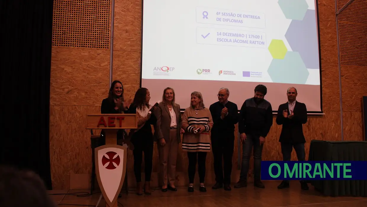 Entrega de diplomas a adultos do Agrupamento de Escolas Templários