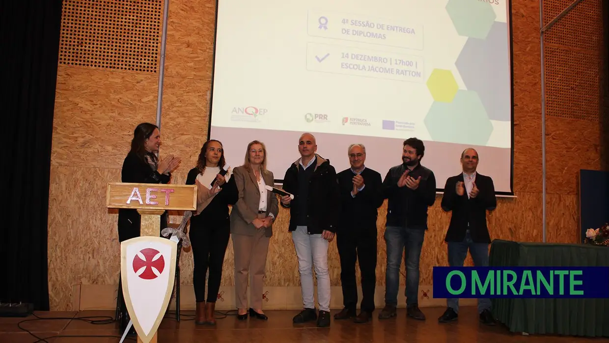 Entrega de diplomas a adultos do Agrupamento de Escolas Templários