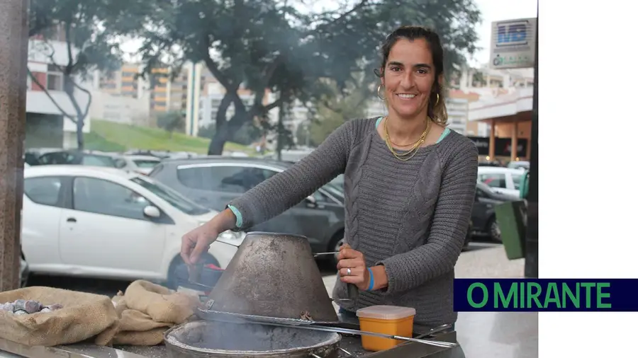 A vendedora de castanhas da Póvoa de Santa Iria não deixa morrer a tradição A vendedora de castanhas da Póvoa de Santa Iria não deixa morrer a tradição