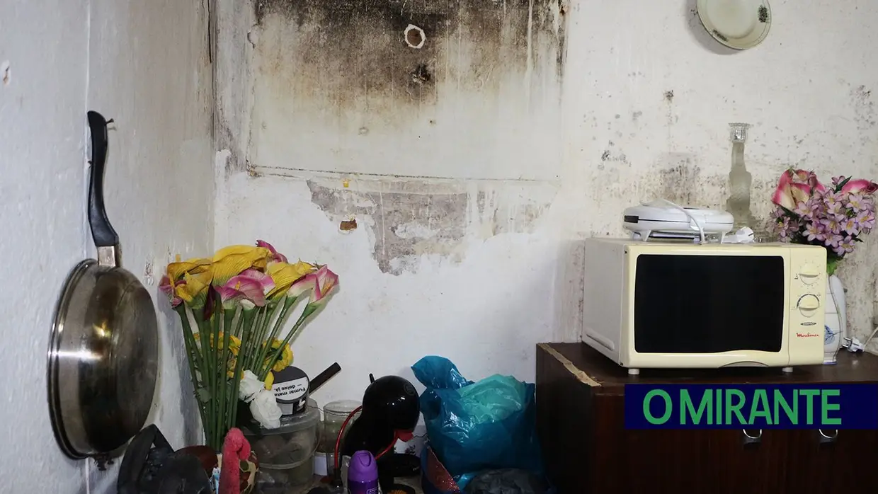Vive numa casa sem condições em Castanheira do Ribatejo