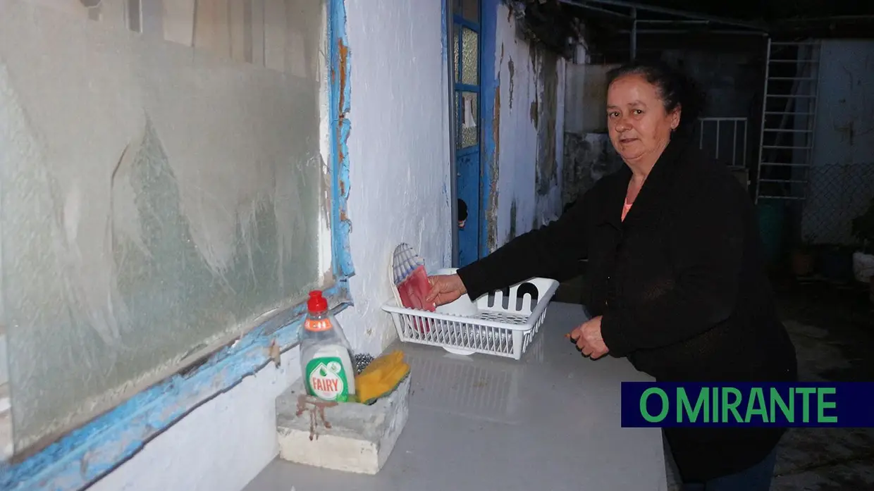 Vive numa casa sem condições em Castanheira do Ribatejo