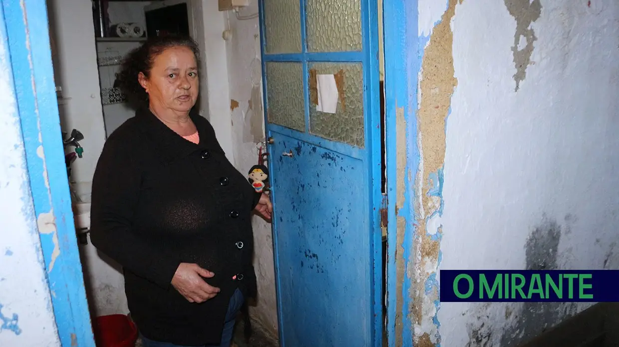Vive numa casa sem condições em Castanheira do Ribatejo