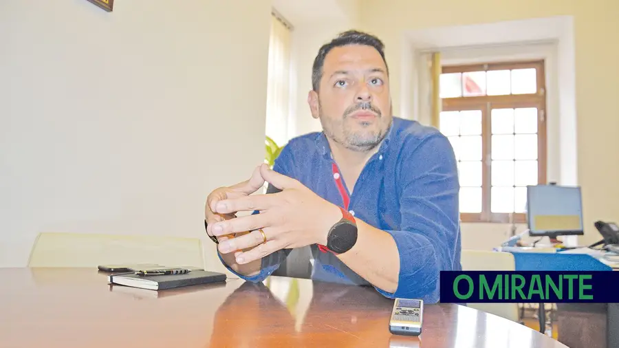 Junta de Alverca obrigada a gerir em duodécimos com chumbo de orçamento Junta de Alverca obrigada a gerir em duodécimos com chumbo de orçamento